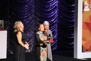 Angela Carrasco (middle) excepts 2015 Lifetime Achievement Award (Photo by: Fredwill Hernandez/THT)